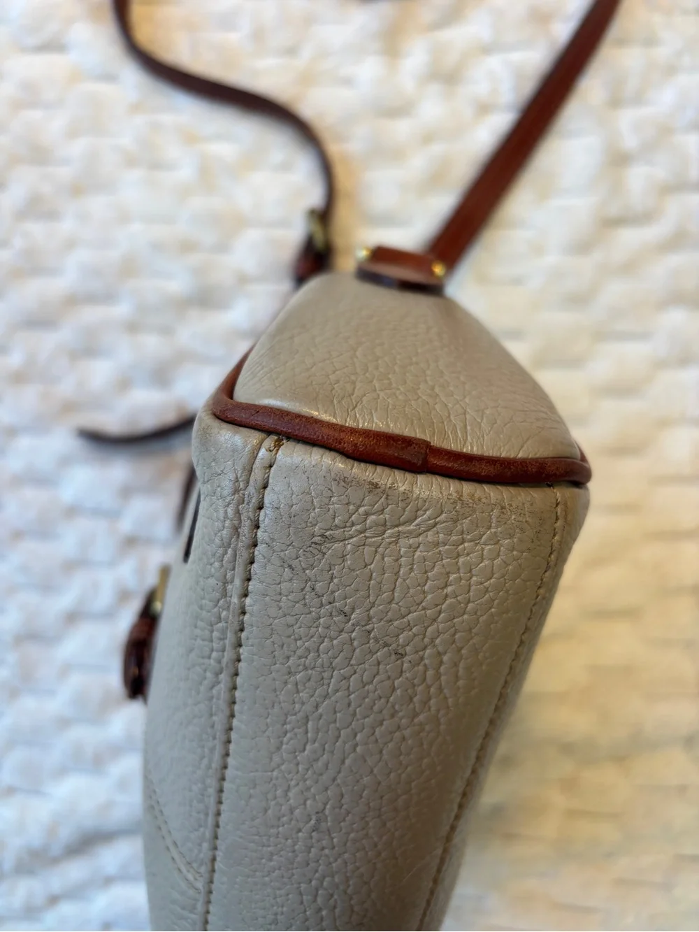 Liz Claiborne Cream Pebbled Leather Crossbody Shoulder Bag Brown Trim